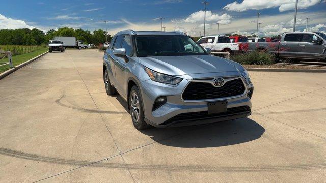 used 2020 Toyota Highlander car, priced at $34,995