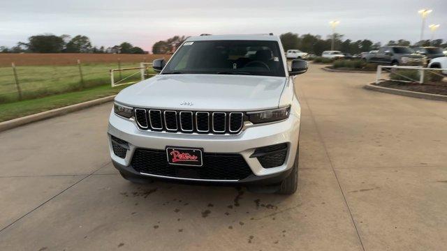 new 2025 Jeep Grand Cherokee car, priced at $39,670