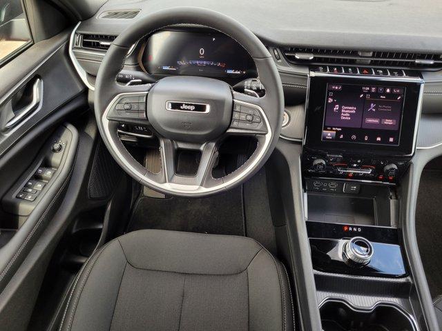 new 2025 Jeep Grand Cherokee car, priced at $39,300
