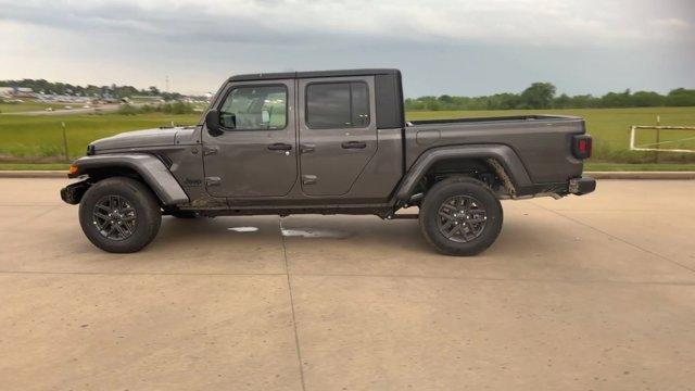 new 2024 Jeep Gladiator car, priced at $48,262