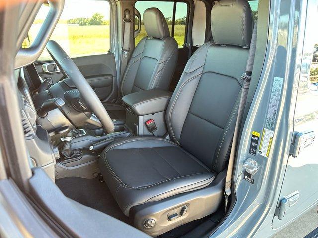 new 2025 Jeep Gladiator car, priced at $65,995