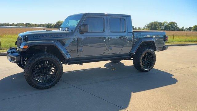 new 2025 Jeep Gladiator car, priced at $65,995