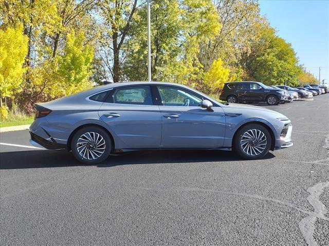 new 2025 Hyundai Sonata Hybrid car, priced at $37,500