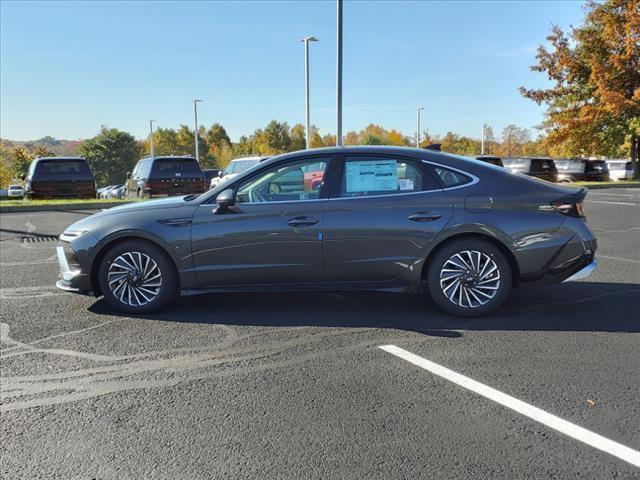 new 2025 Hyundai Sonata Hybrid car, priced at $37,500