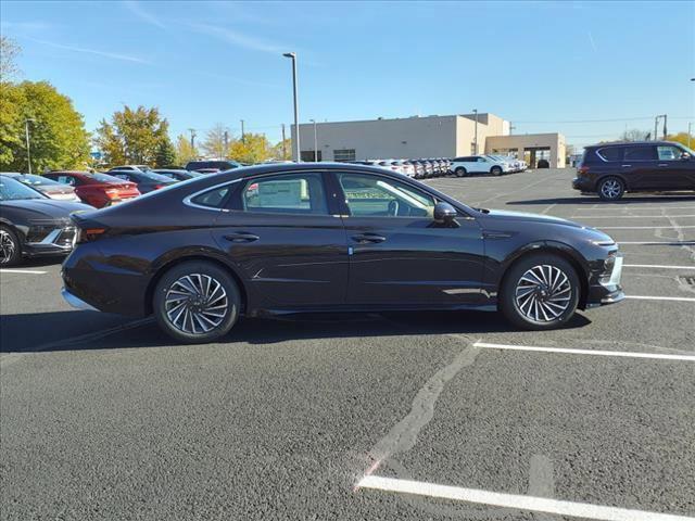 new 2025 Hyundai Sonata Hybrid car, priced at $37,500