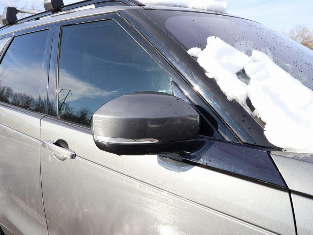 used 2018 Land Rover Discovery car, priced at $19,977