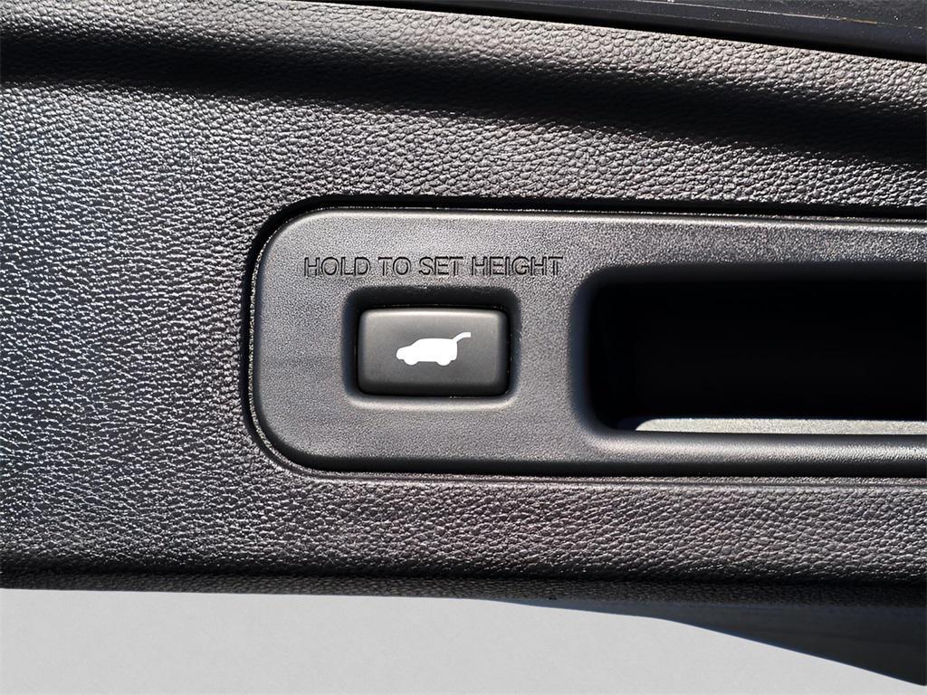 used 2022 Acura MDX car, priced at $37,500