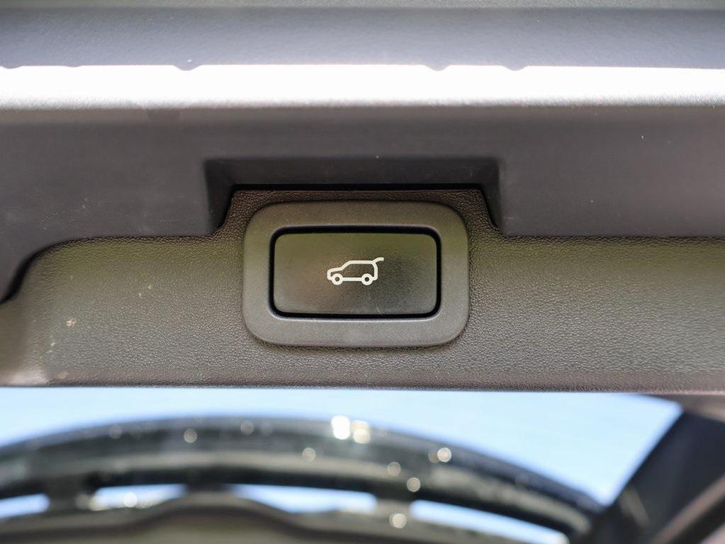 used 2020 Land Rover Discovery car, priced at $25,500