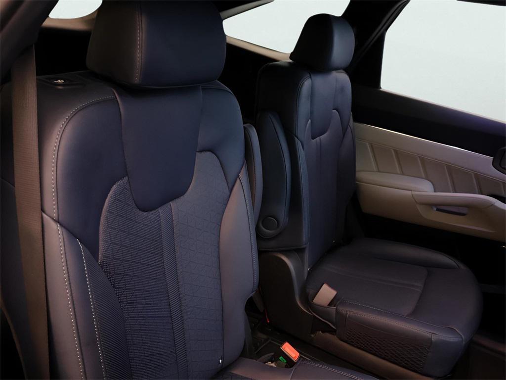 used 2022 Kia Sorento Plug-In Hybrid car, priced at $31,900