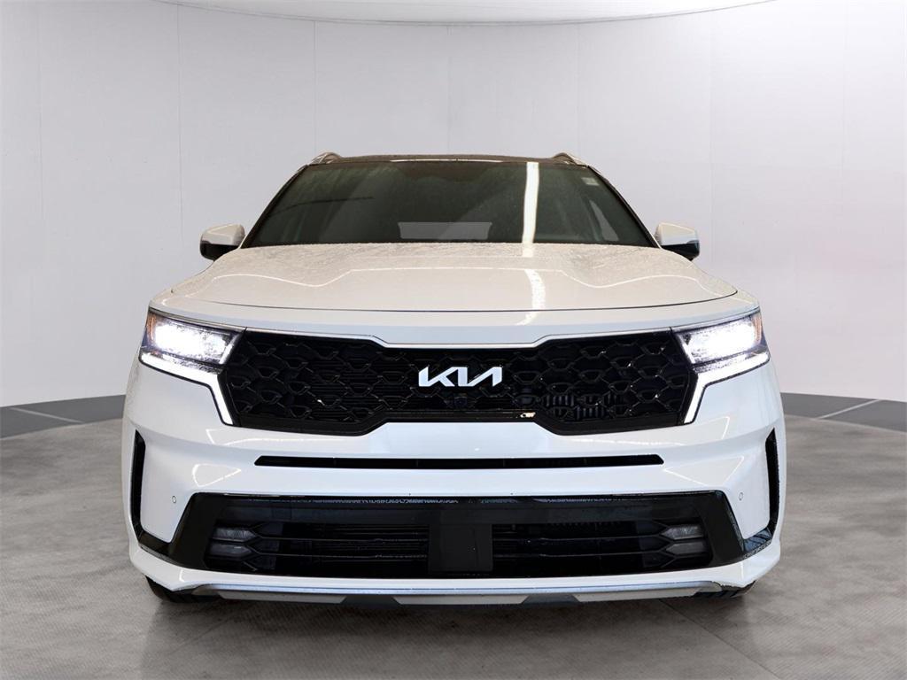 used 2022 Kia Sorento Plug-In Hybrid car, priced at $31,900