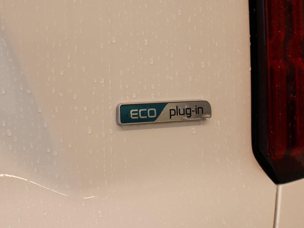 used 2022 Kia Sorento Plug-In Hybrid car, priced at $31,900