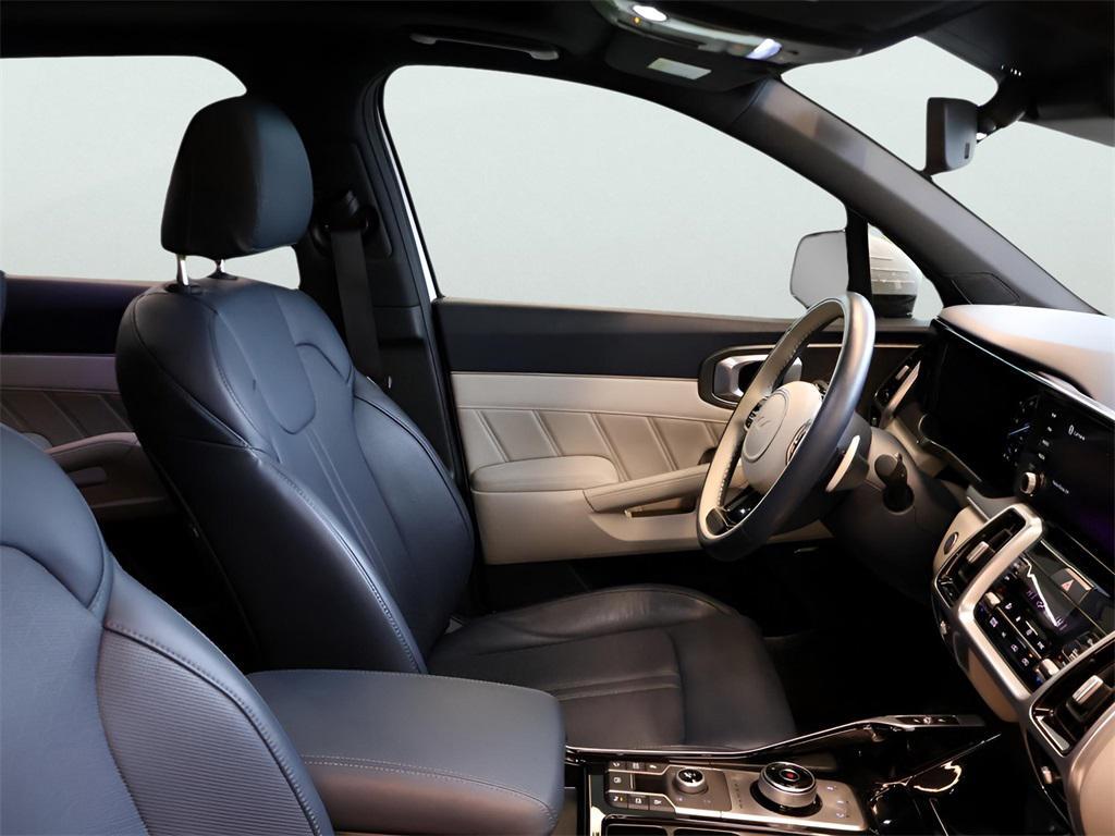 used 2022 Kia Sorento Plug-In Hybrid car, priced at $31,900