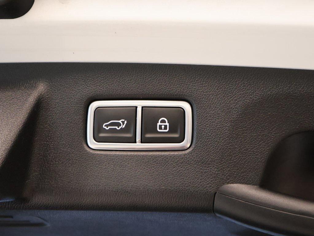 used 2022 Kia Sorento Plug-In Hybrid car, priced at $31,900