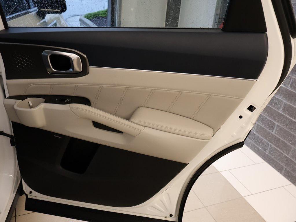 used 2022 Kia Sorento Plug-In Hybrid car, priced at $31,900