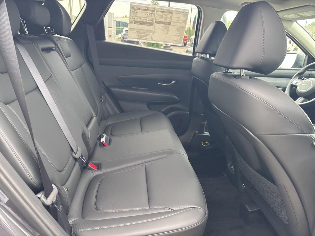 new 2025 Hyundai TUCSON Hybrid car, priced at $38,460