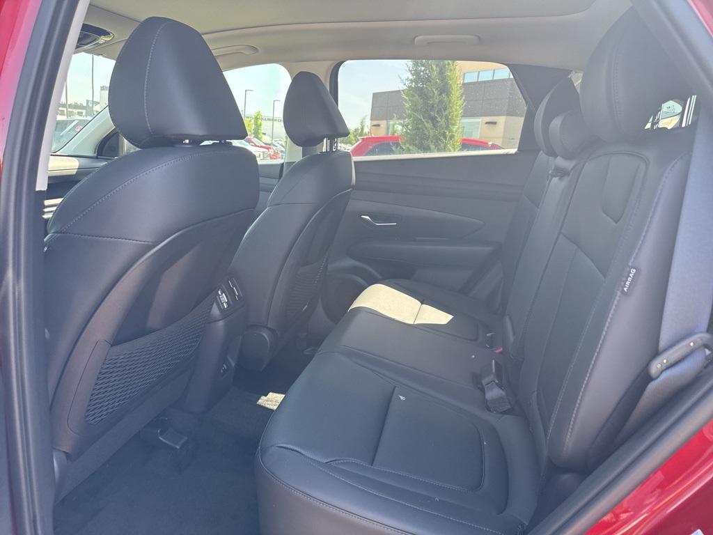 new 2025 Hyundai TUCSON Hybrid car, priced at $39,060