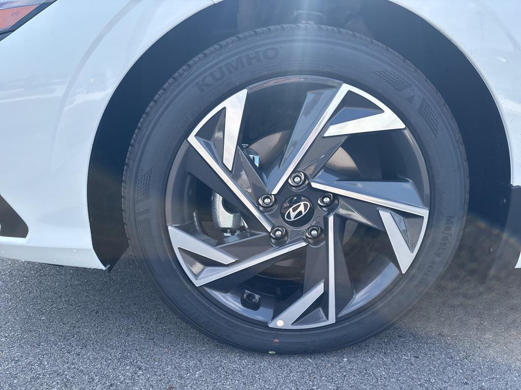 new 2025 Hyundai Elantra car, priced at $25,605