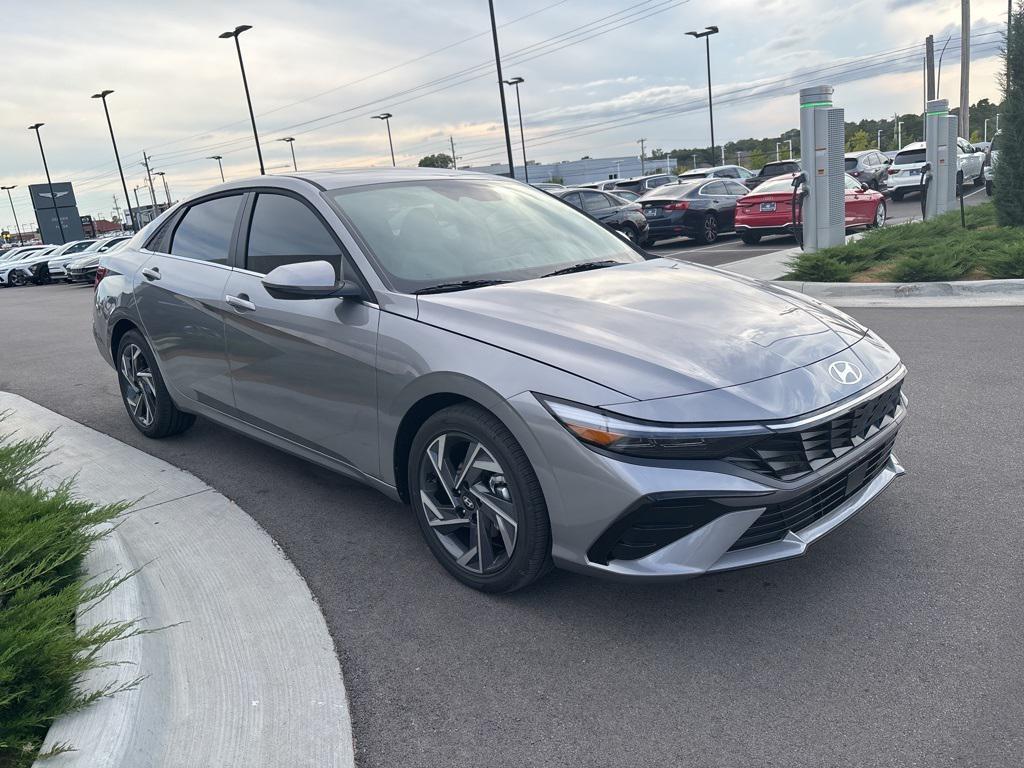 new 2025 Hyundai Elantra car, priced at $28,660