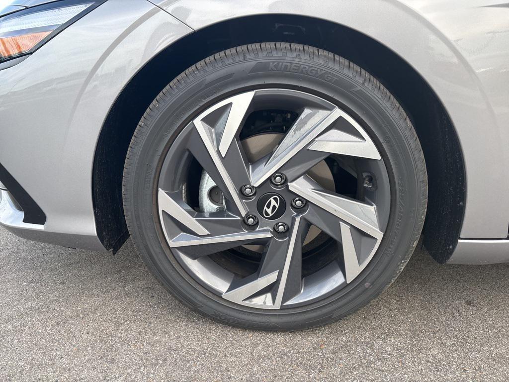 new 2025 Hyundai Elantra car, priced at $28,660