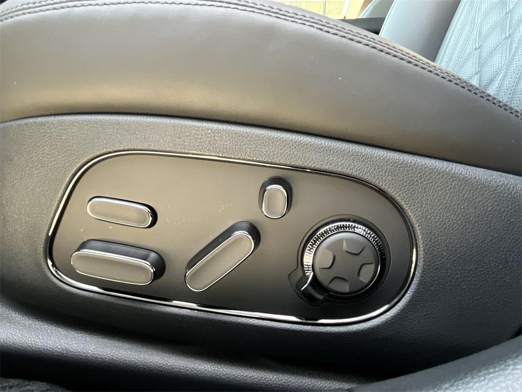 new 2026 Genesis G90 car, priced at $108,200