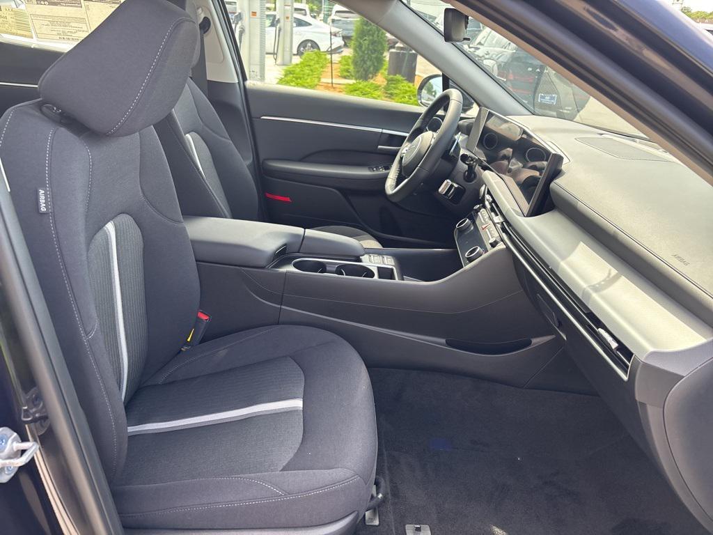new 2025 Hyundai Sonata Hybrid car, priced at $33,248