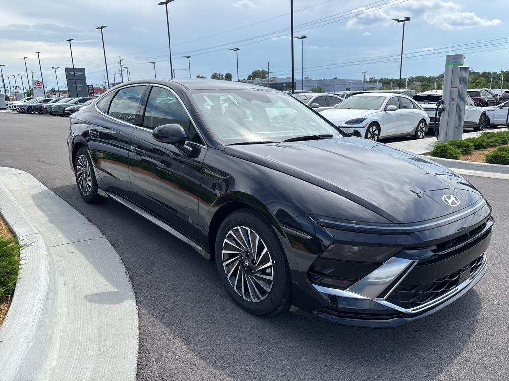 new 2025 Hyundai Sonata Hybrid car, priced at $33,248