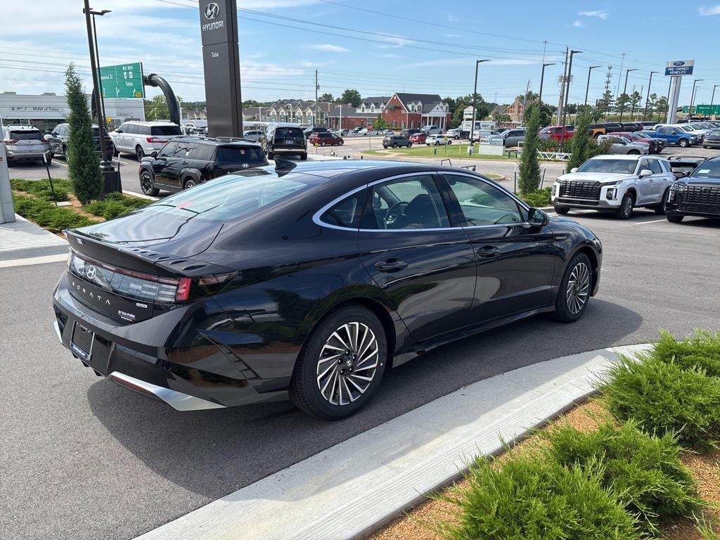 new 2025 Hyundai Sonata Hybrid car, priced at $33,248