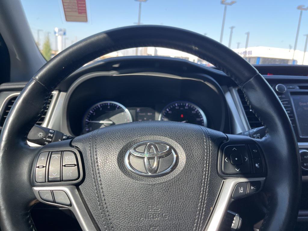 used 2018 Toyota Highlander car, priced at $26,326