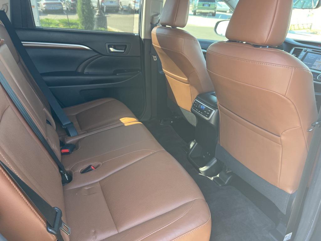 used 2018 Toyota Highlander car, priced at $26,326