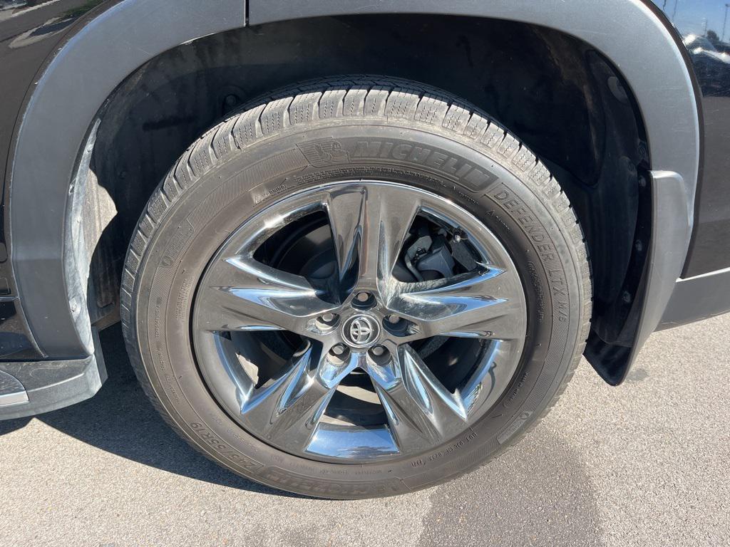 used 2018 Toyota Highlander car, priced at $26,326