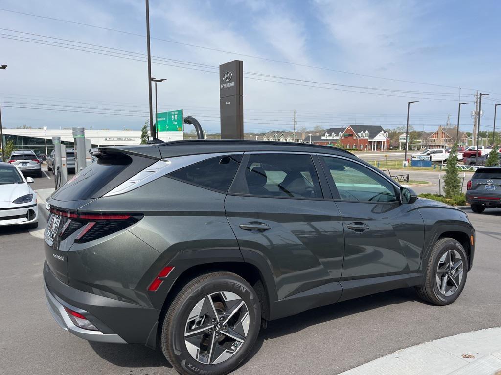 new 2025 Hyundai TUCSON Hybrid car, priced at $38,285