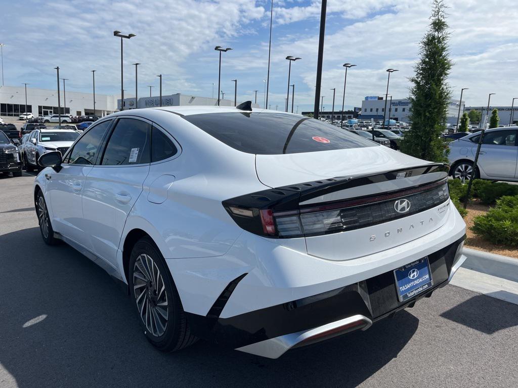new 2025 Hyundai Sonata Hybrid car, priced at $33,575
