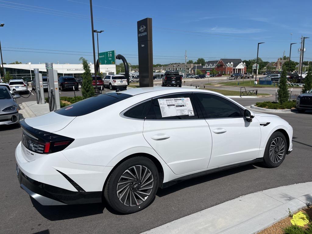 new 2025 Hyundai Sonata Hybrid car, priced at $33,575