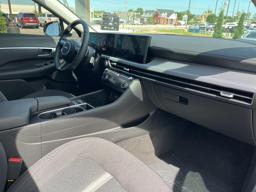 new 2025 Hyundai Sonata Hybrid car, priced at $33,575