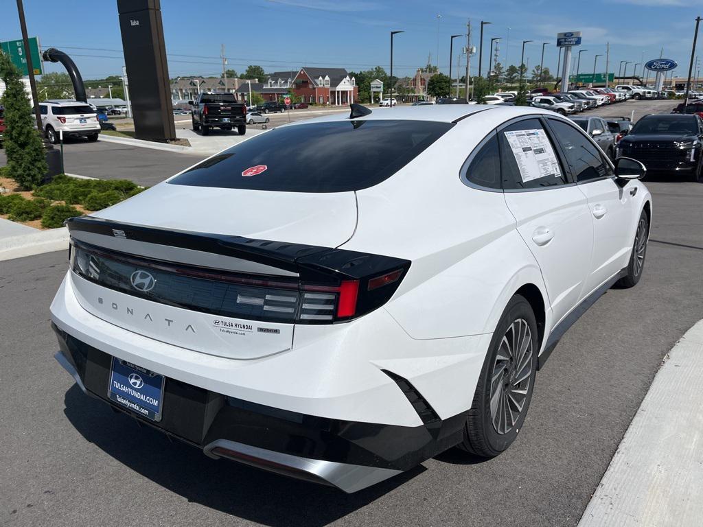 new 2025 Hyundai Sonata Hybrid car, priced at $33,575