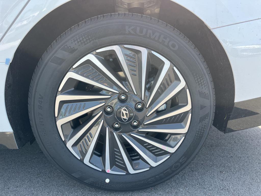 new 2025 Hyundai Sonata Hybrid car, priced at $33,575