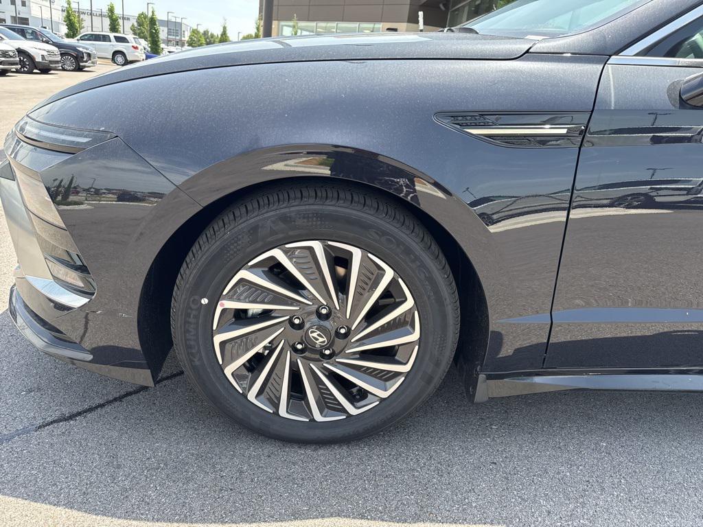 new 2025 Hyundai Sonata Hybrid car, priced at $33,080