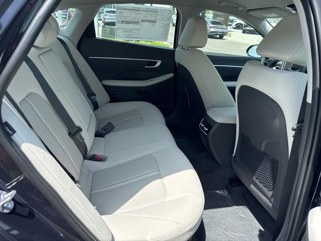 new 2025 Hyundai Sonata Hybrid car, priced at $33,080