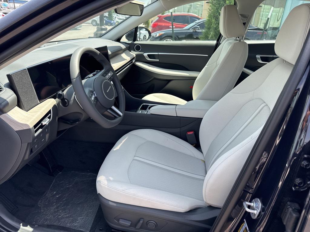 new 2025 Hyundai Sonata Hybrid car, priced at $33,080
