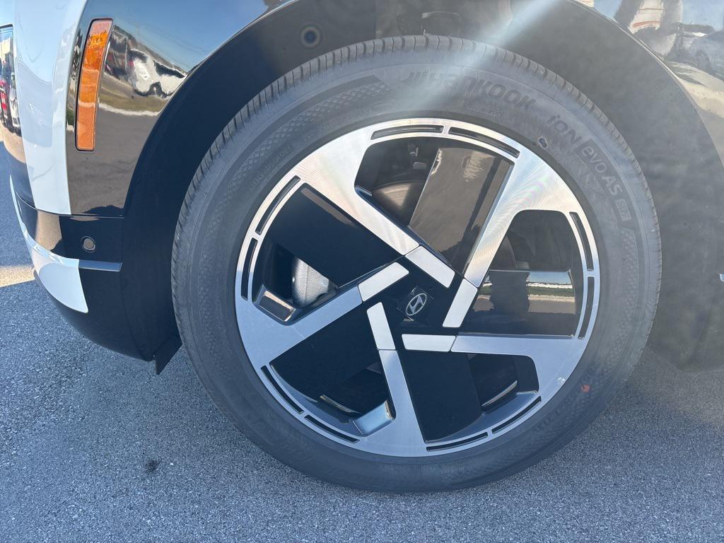 new 2026 Hyundai IONIQ 9 car, priced at $74,135