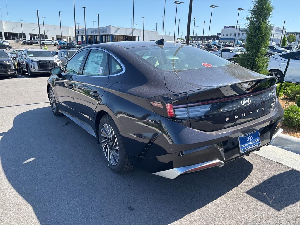 new 2025 Hyundai Sonata Hybrid car, priced at $33,080