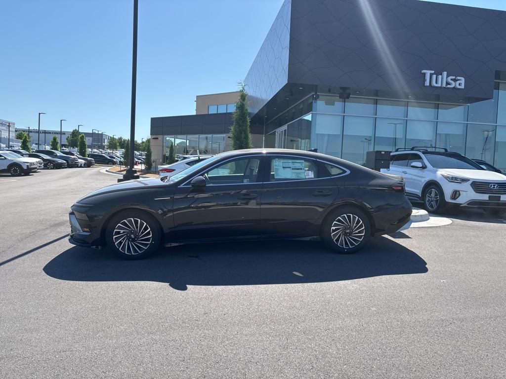 new 2025 Hyundai Sonata Hybrid car, priced at $33,080