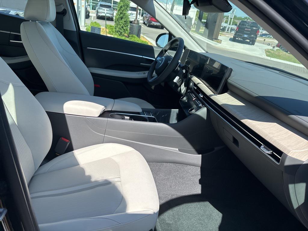 new 2025 Hyundai Sonata Hybrid car, priced at $33,080