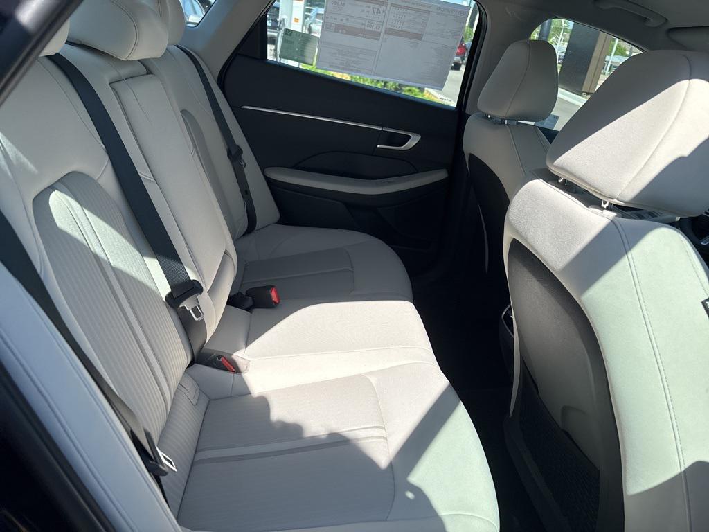 new 2025 Hyundai Sonata Hybrid car, priced at $33,080