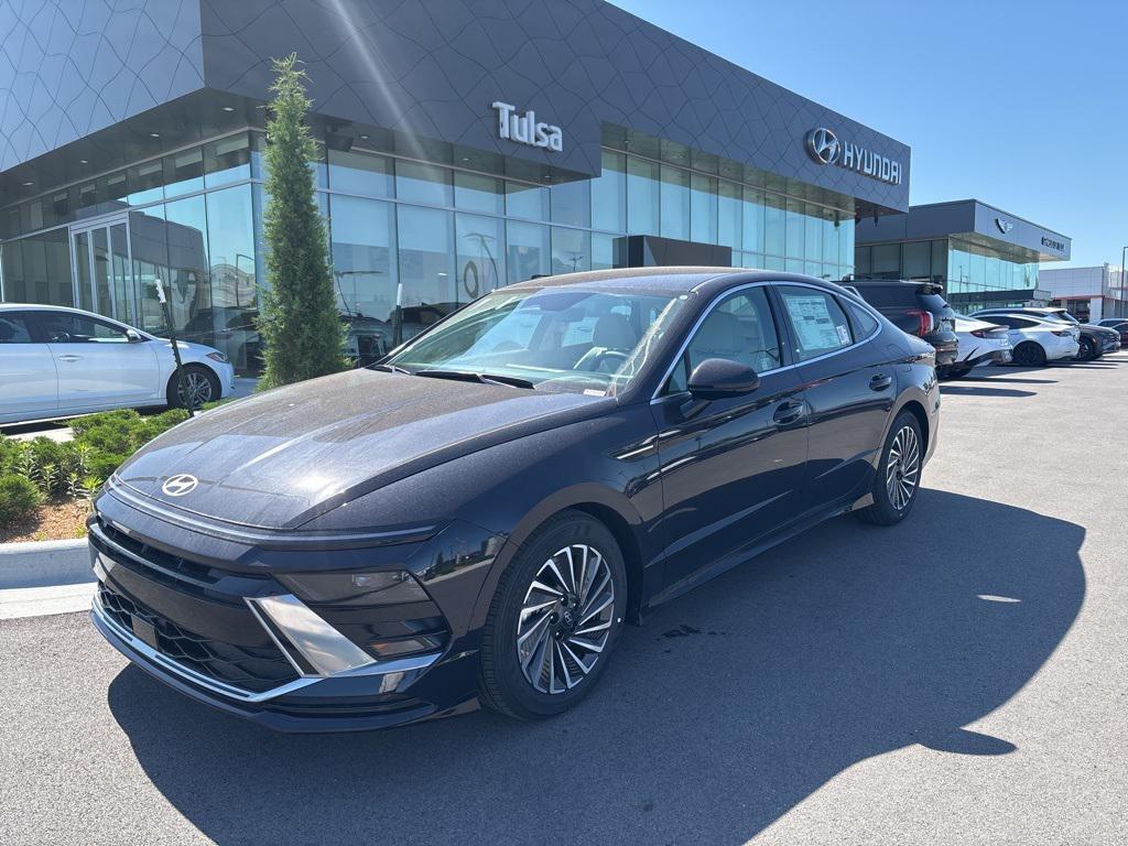 new 2025 Hyundai Sonata Hybrid car, priced at $33,080