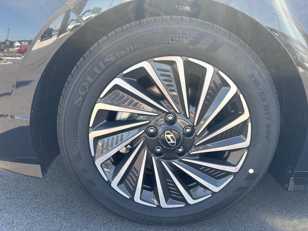 new 2025 Hyundai Sonata Hybrid car, priced at $33,080