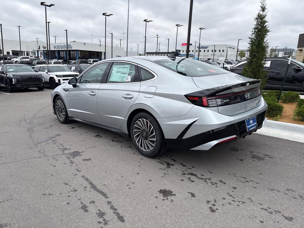 new 2025 Hyundai Sonata Hybrid car, priced at $32,980