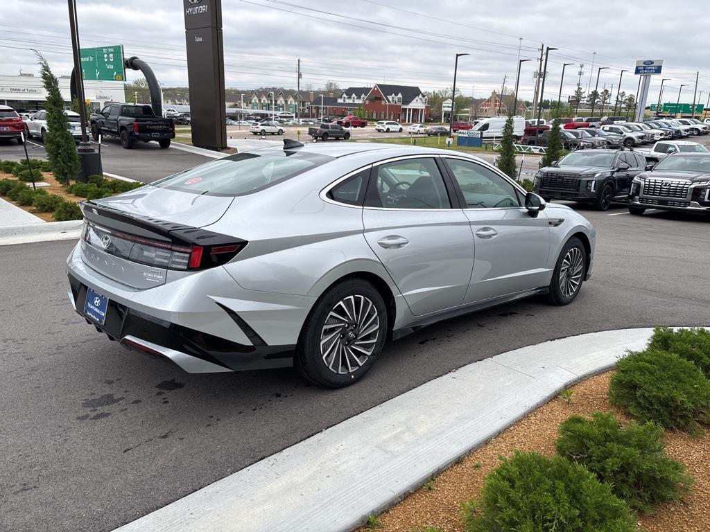 new 2025 Hyundai Sonata Hybrid car, priced at $32,980