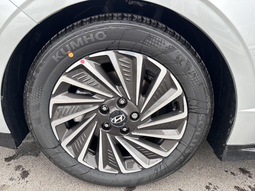 new 2025 Hyundai Sonata Hybrid car, priced at $32,980