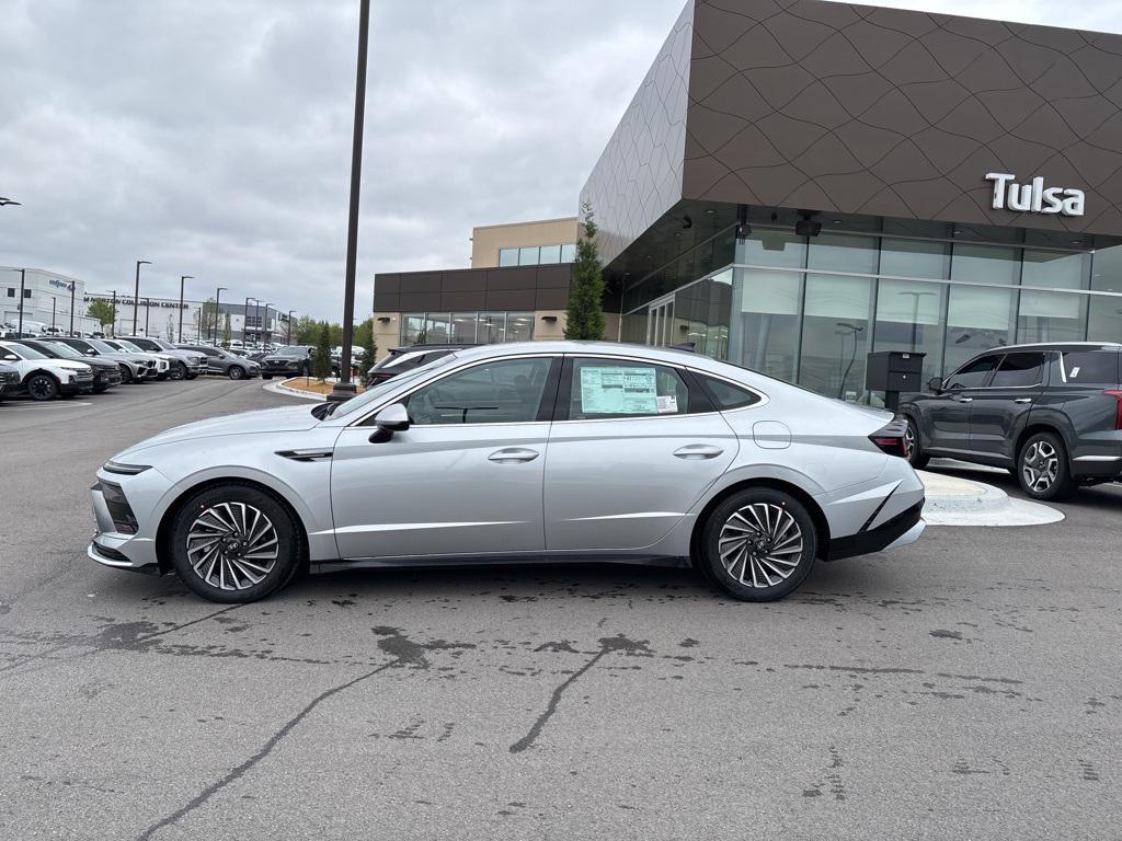 new 2025 Hyundai Sonata Hybrid car, priced at $32,980